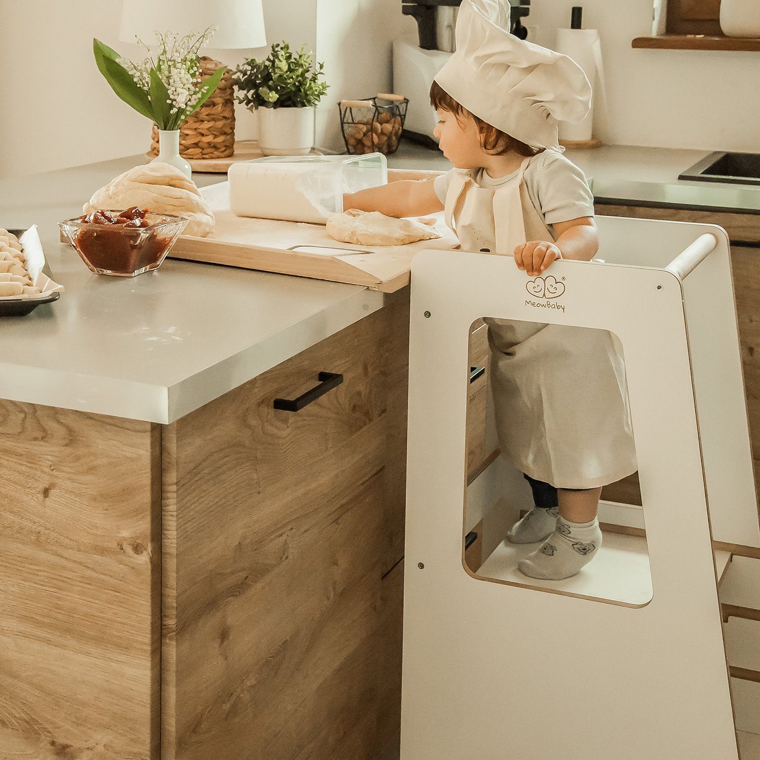 MeowBaby Stehhilfe Lernturm für Kinder Montessori Lernstuhl Scandi Weiß (1 St), Kinderhocker, Höhenverstellbar, Abgerundete Ecken & Kanten