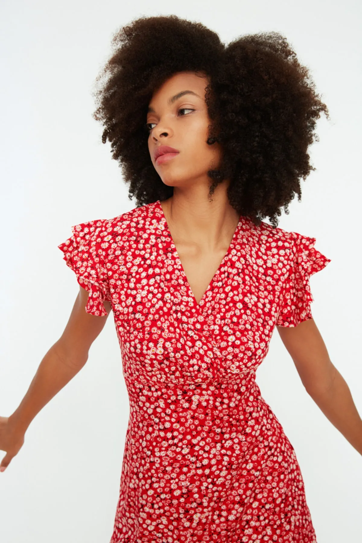 Trendyol Collection  Gewebtes Kleid mit rotem Blumenmuster TWOSS21EL0272