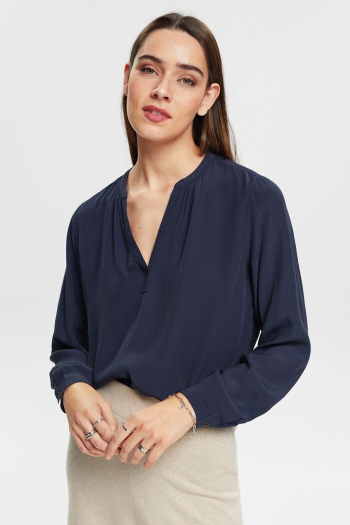 Bluse mit V-Ausschnitt aus LENZING™- und ECOVERO™-Viskose