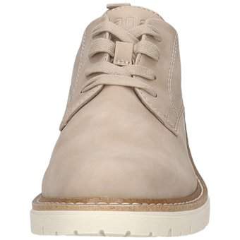 Jana Schnürer in beige