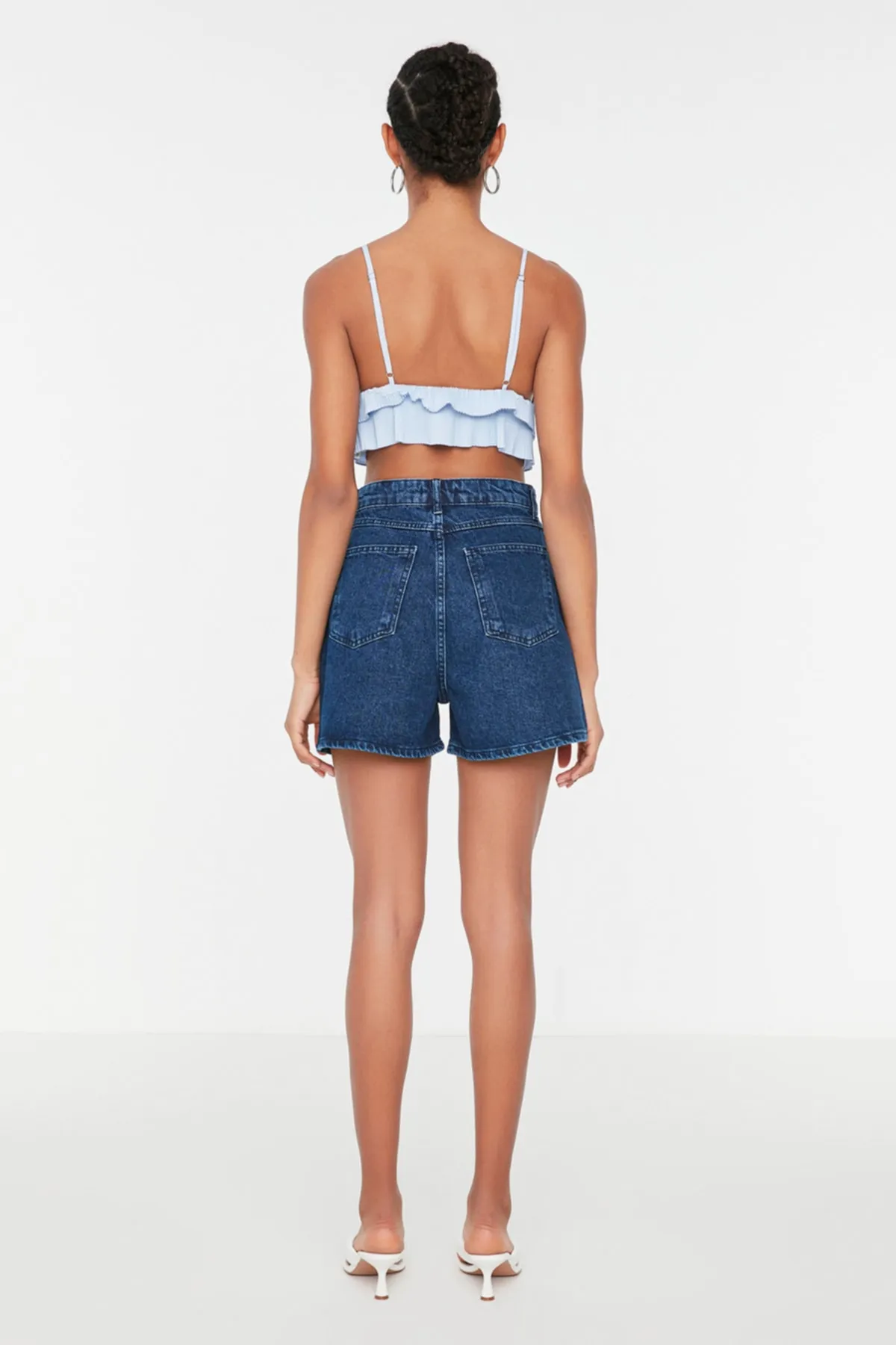 Trendyol Collection  Blaue, nachhaltigere Denim-Shorts mit Falten TWOSS20SR0129