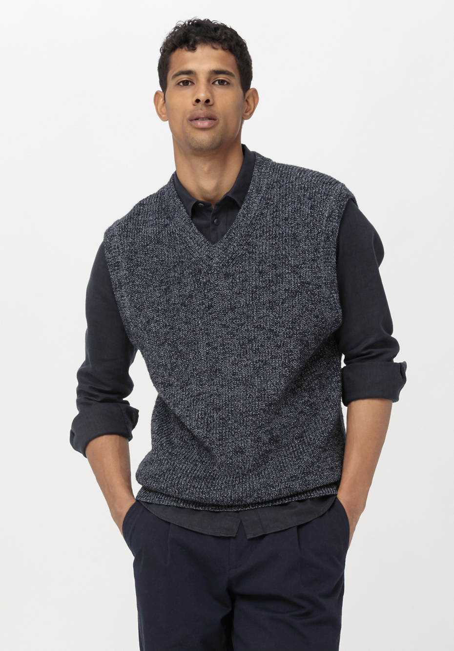 V-Neck-Pullunder aus Bio-Baumwolle mit Leinen