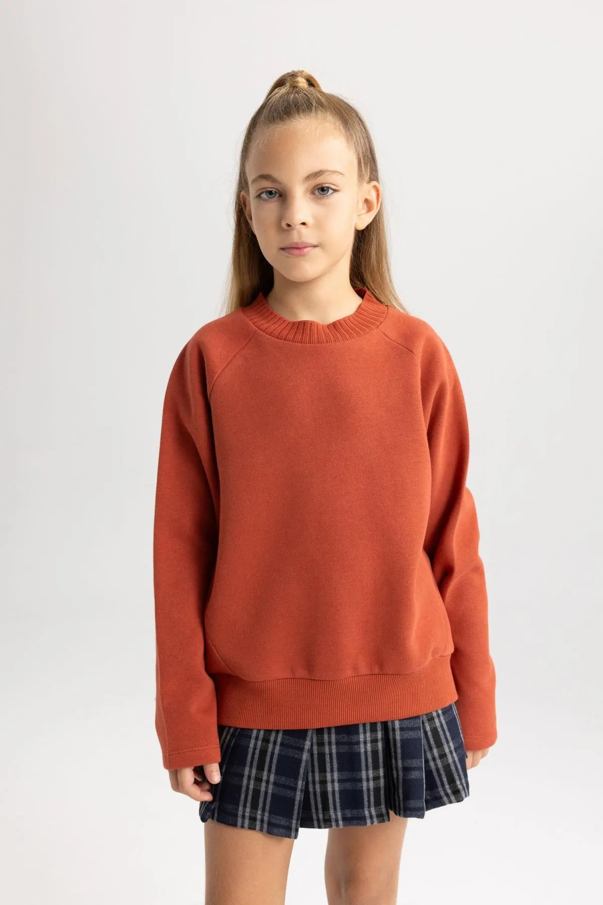 DeFacto  Weiches, pelziges Oversize-Sweatshirt mit Rundhalsausschnitt für Mädchen - B1976a823au