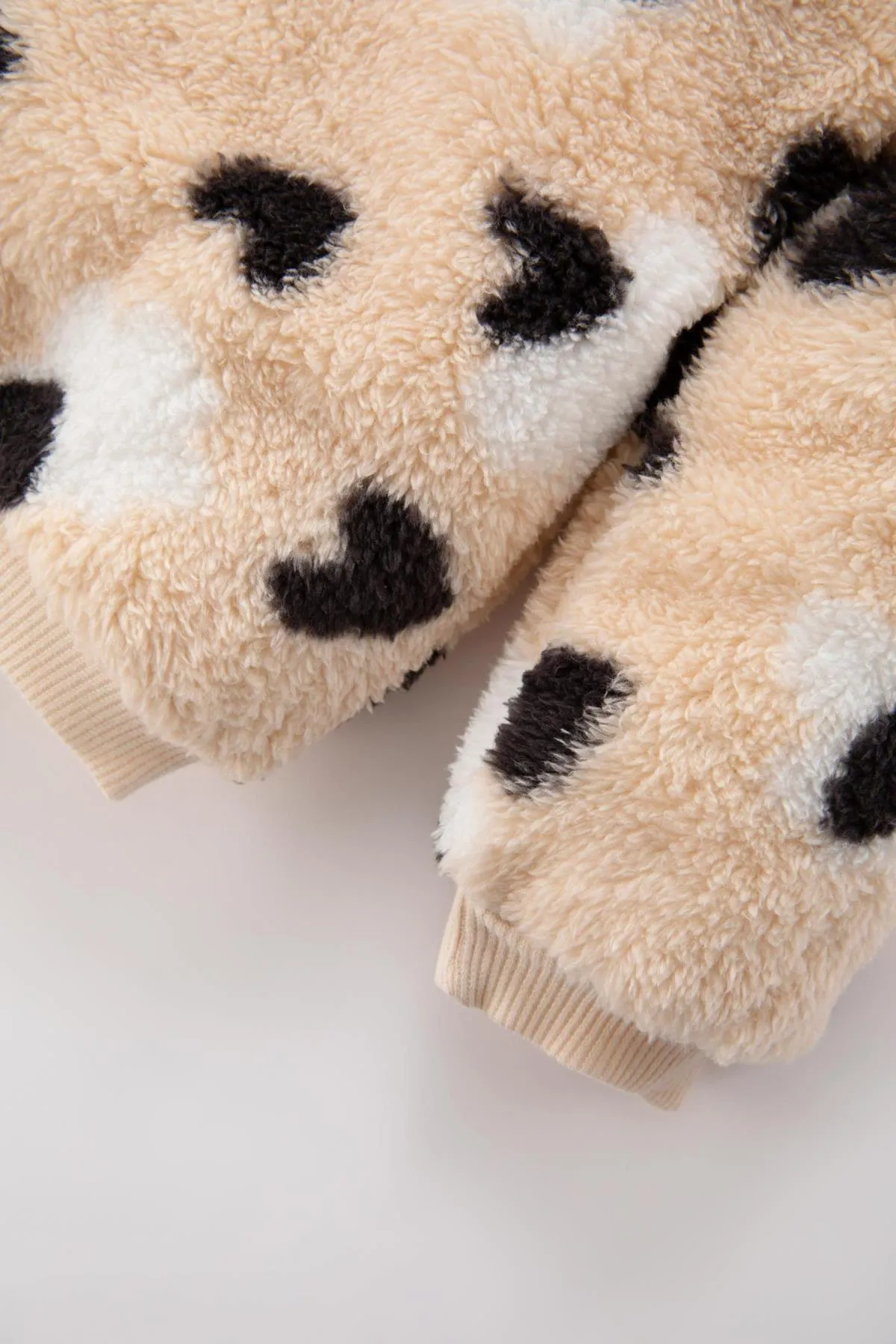 DeFacto  Sweatshirt aus Welsoft-Plüsch mit Rundhalsausschnitt und Herzmuster für Babys, Mädchen, reguläre Passform