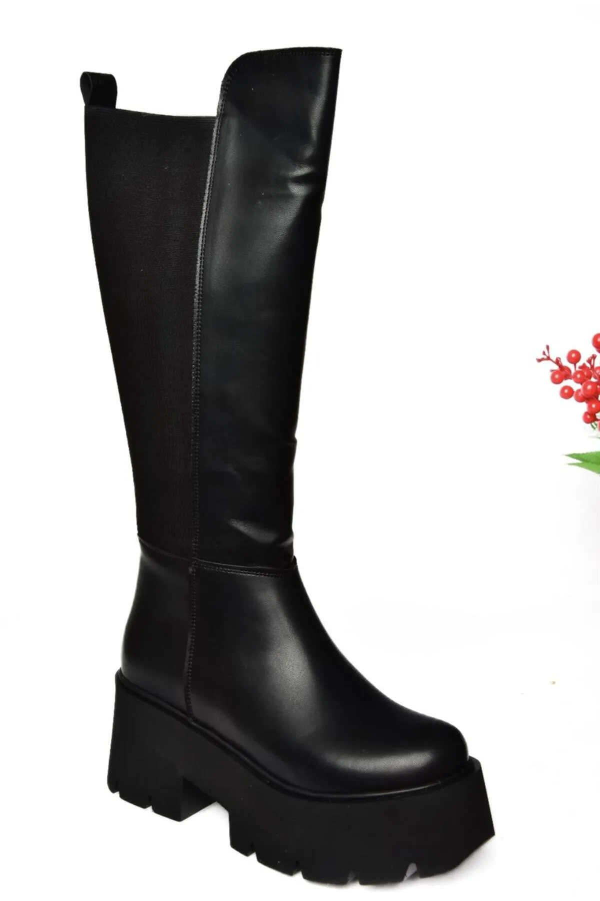 Fox Shoes  R820060709 Schwarze Damenstiefel mit dicker Sohle und Gummidetail auf der Rückseite
