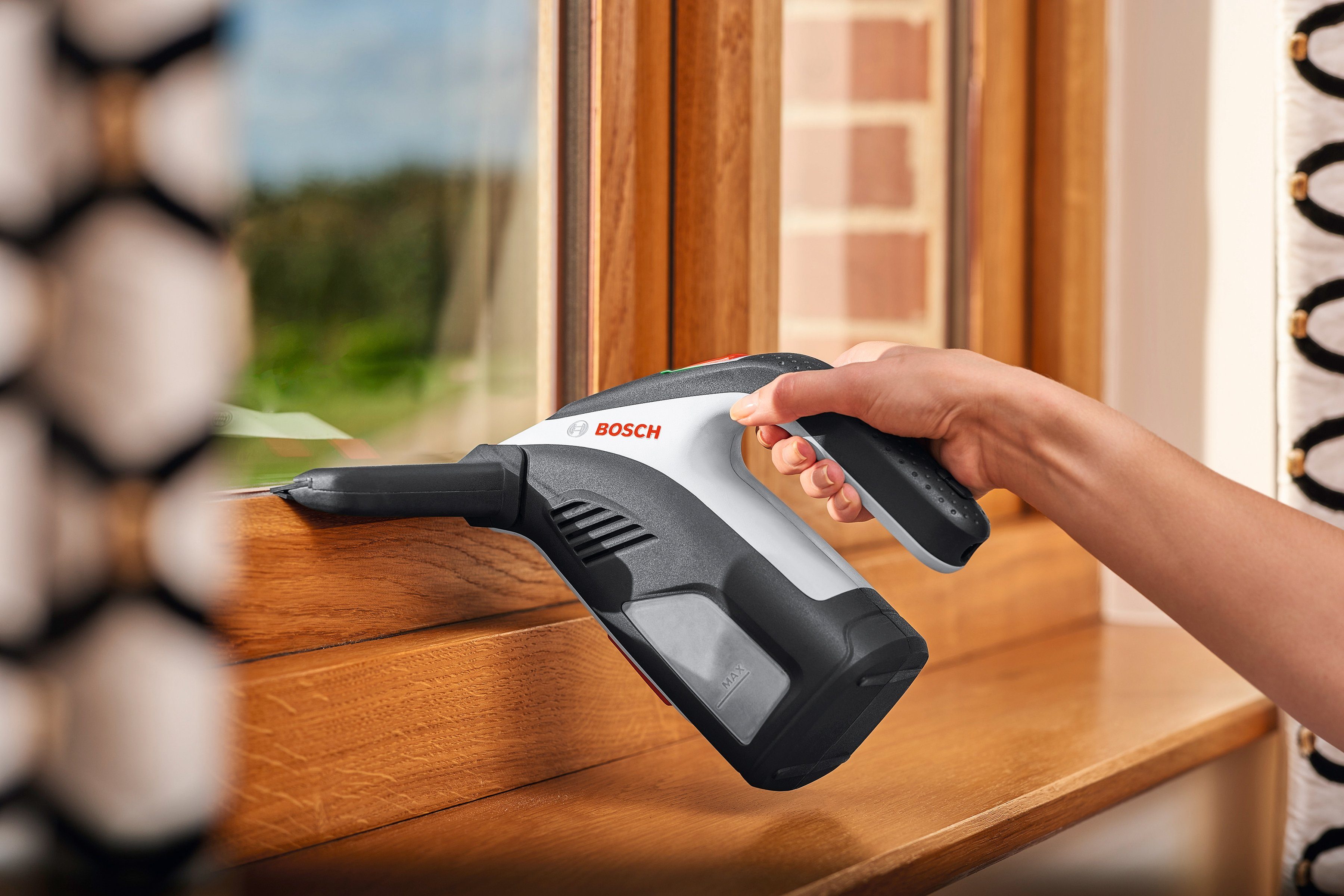 Bosch Home & Garden Akku-Fenstersauger GlassVac Solo Plus, inkl. Saugkopf, Spray-Applikationsflasche, Micro-USB-Kabel