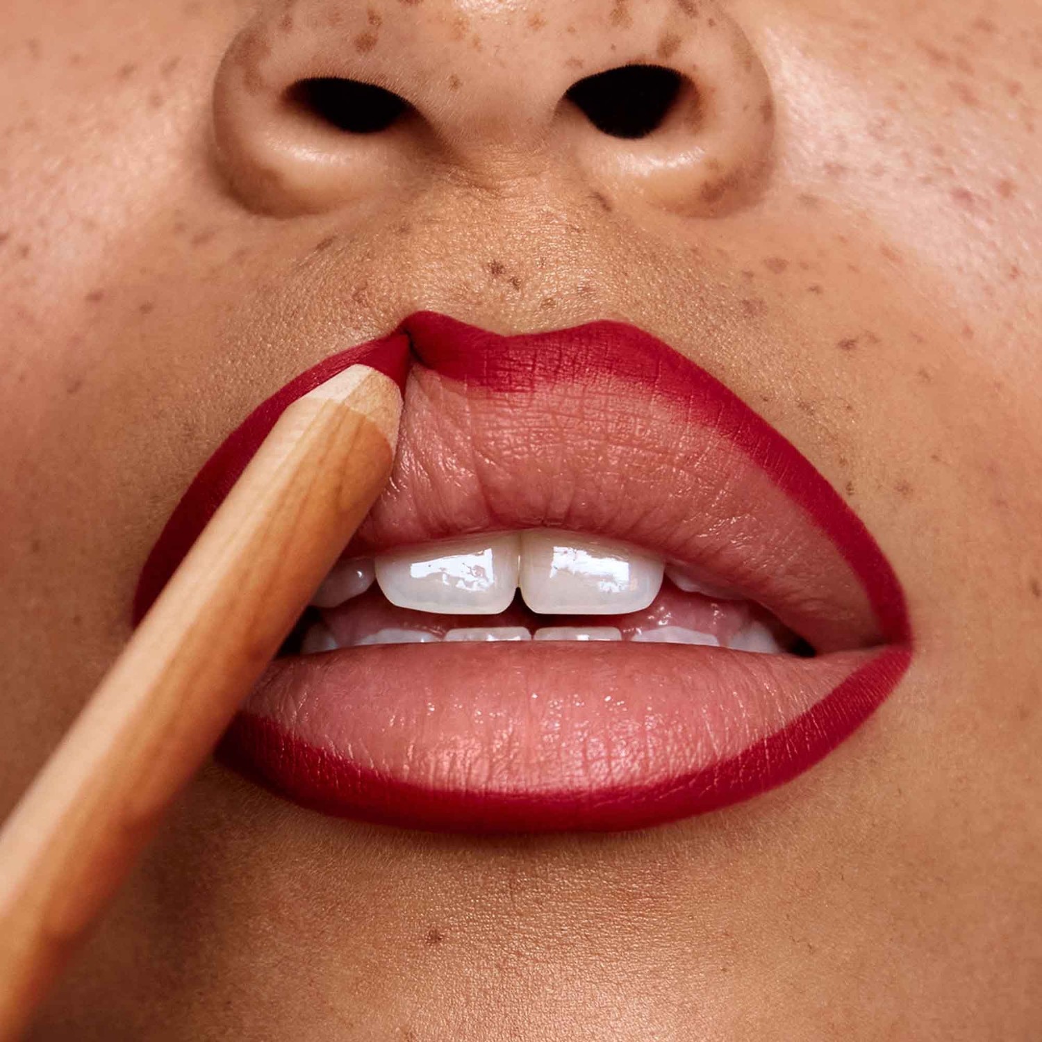 KYLIE COSMETICS Precision Pout Eyeline