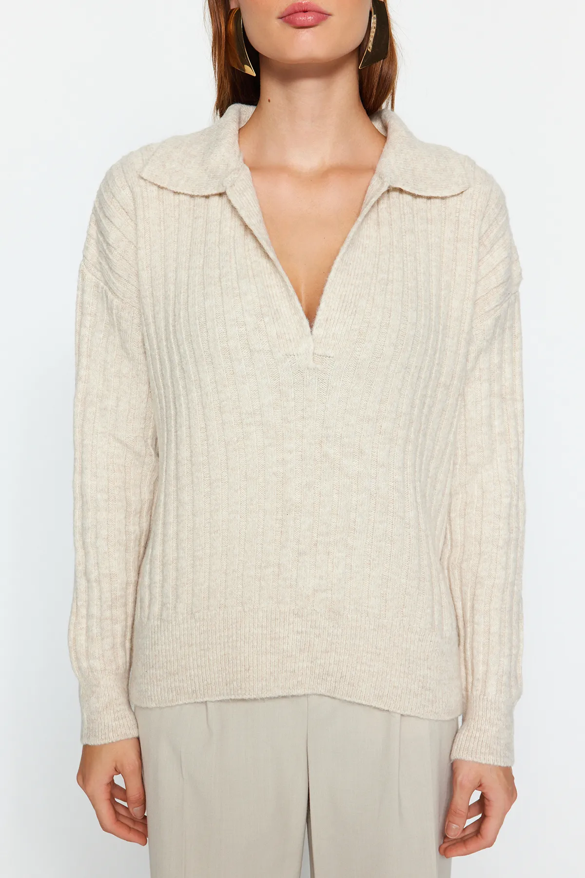 Trendyol Collection  Steinfarbener, weich strukturierter Strickpullover mit Polokragen TWOAW24KZ00678