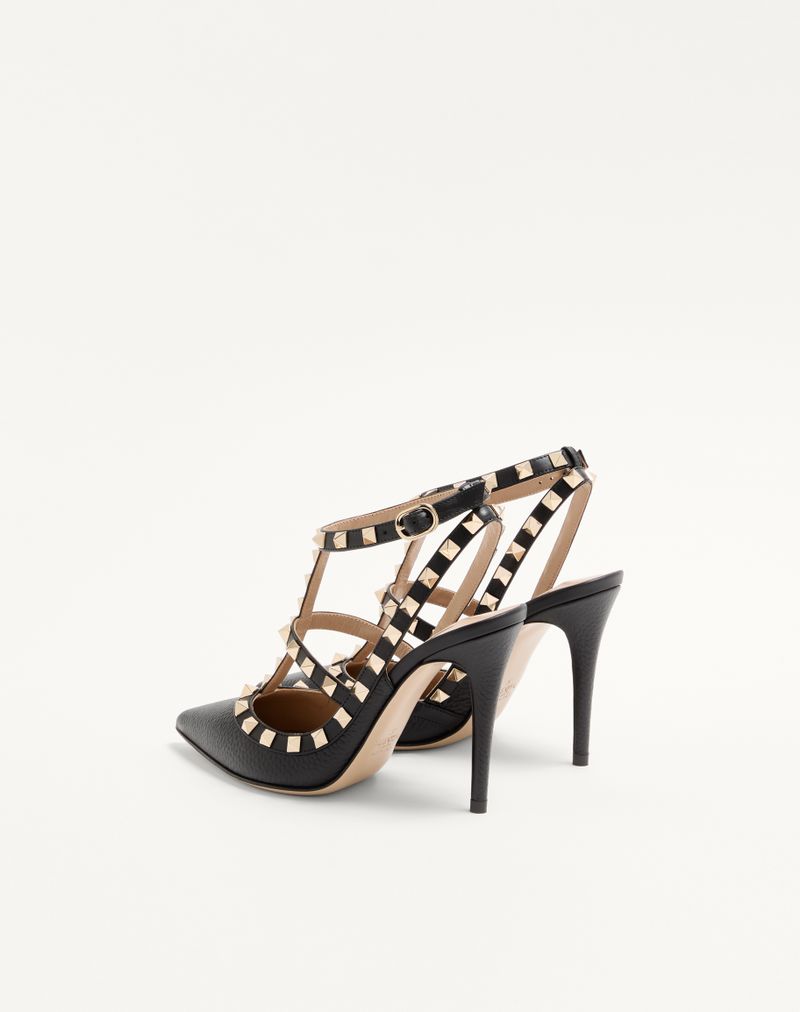 Sapatos Rockstud em couro de bezerro granulado com tiras de 100 mm.