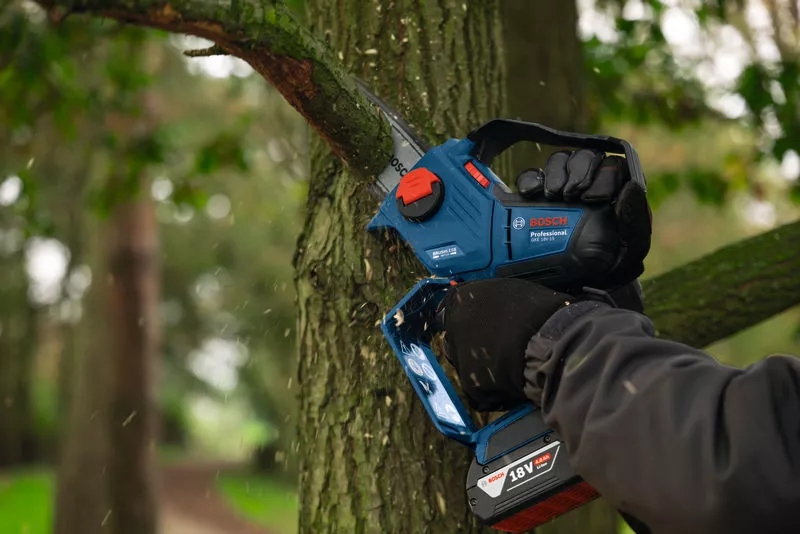 Bosch Blue 06008D7000 GKE 18V-15 Akumulatorowa piła do gałęzi bez akumulatorów i ładowarki
