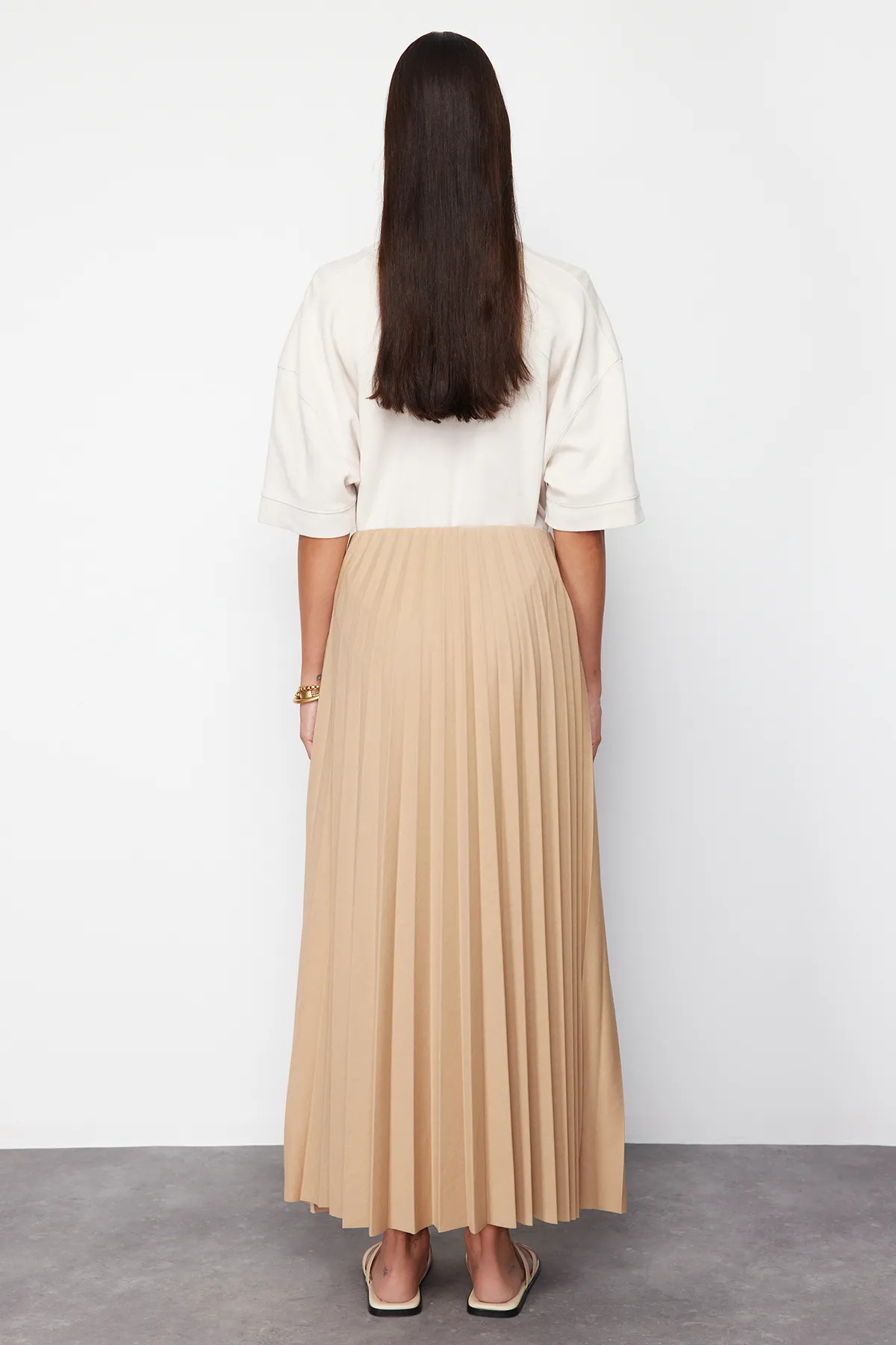Trendyol Modest  Dunkelbeiger, plissierter Strickrock TCTSS24EE00005