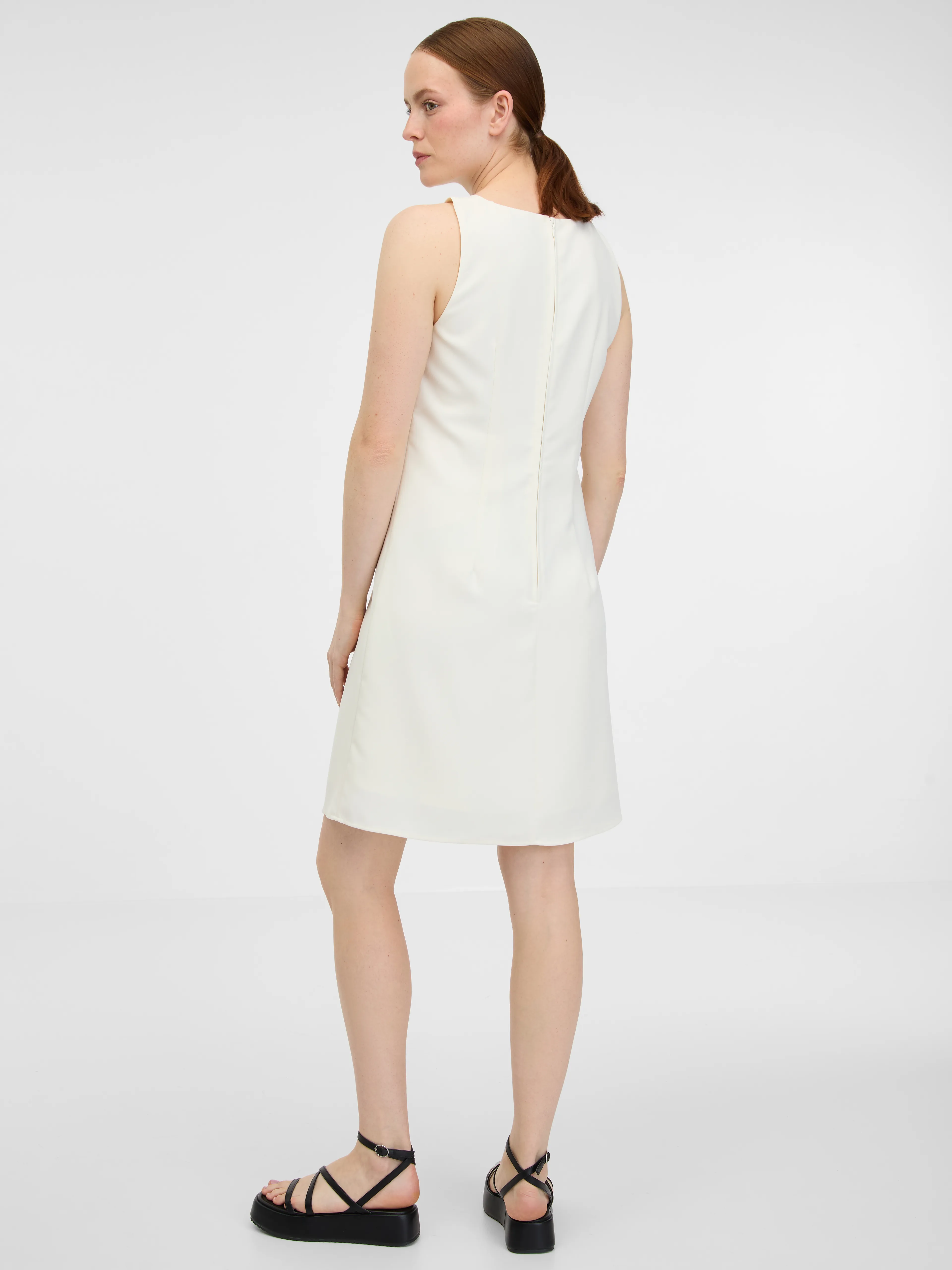 Beigefarbenes kurzes Damenkleid ORSAY
