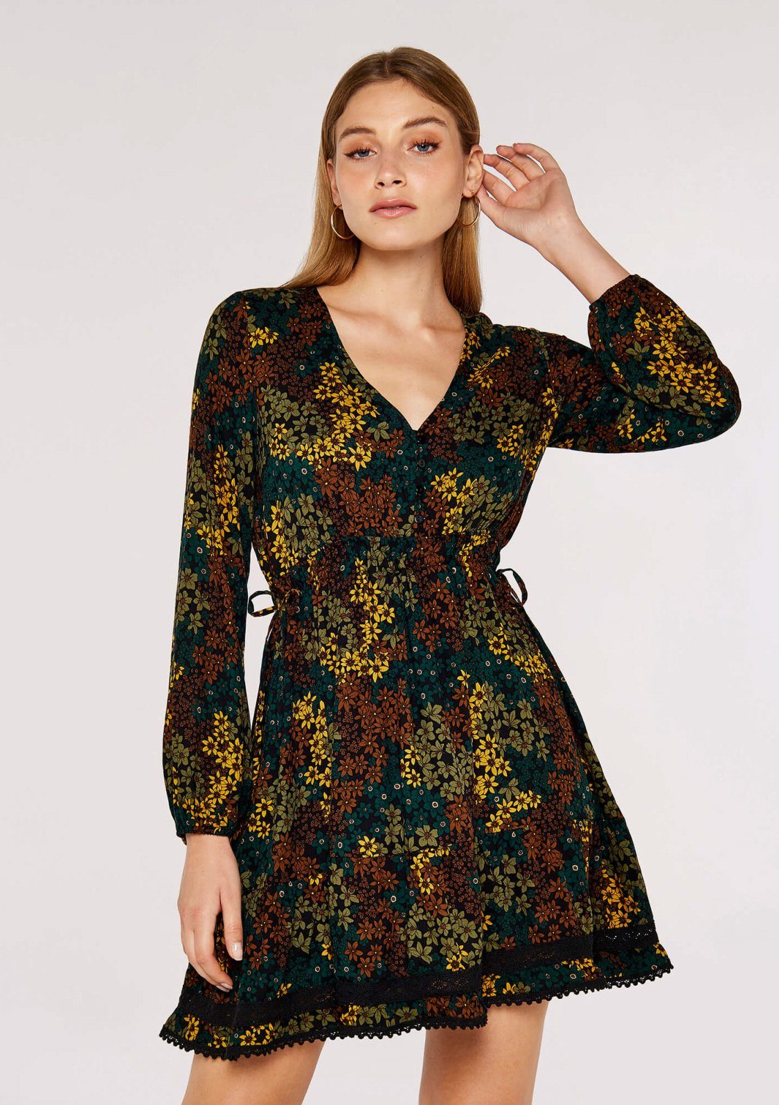 Apricot Druckkleid Daisy Spray Boho V-Neck Dress (1-tlg) mit floralem Druck