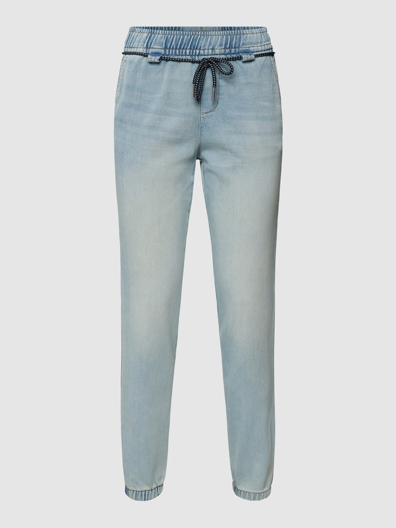 Jeans mit Gürtel in jeans