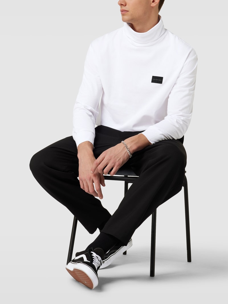 Longsleeve mit Label-Patch Modell 'SHRUNKEN' in weiss