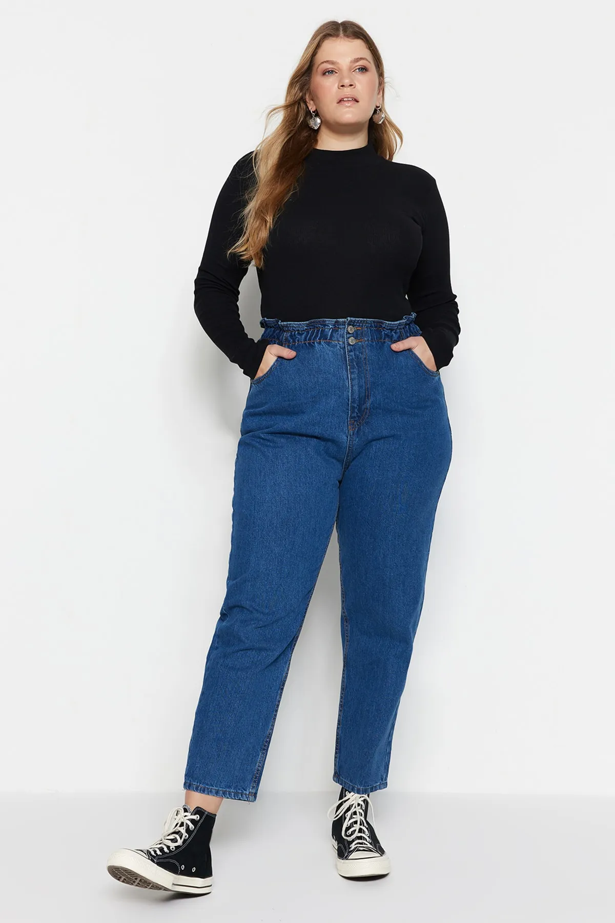 Trendyol Curve  Blaue Mom-Jeans mit hoher Taille und elastischem Bund TBBAW23JE00002