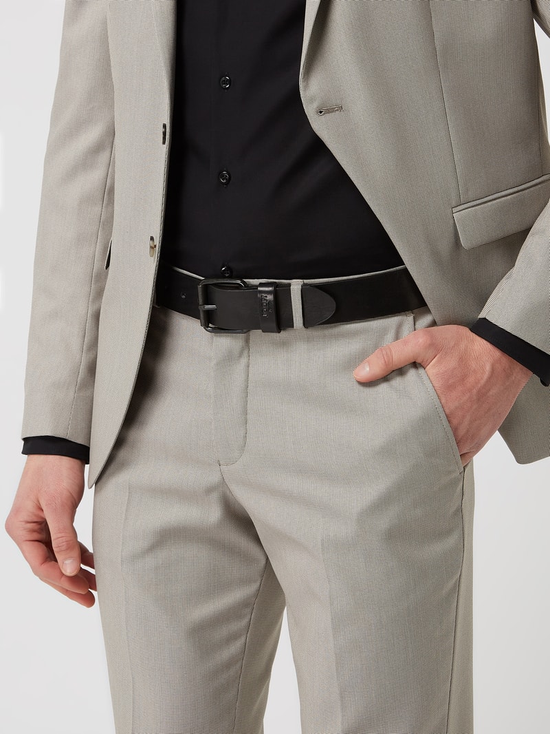 Gürtel aus Leder in schwarz