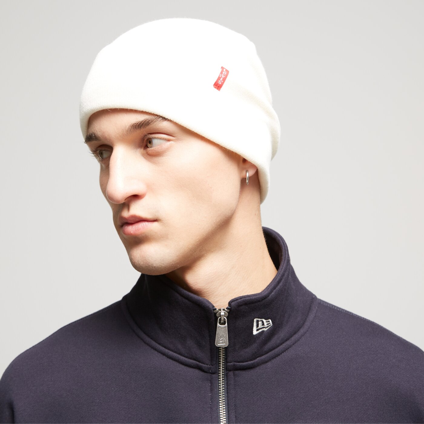 LEVI'S MÜTZE SLOUCHY RED TAB BEANIE Weiß
