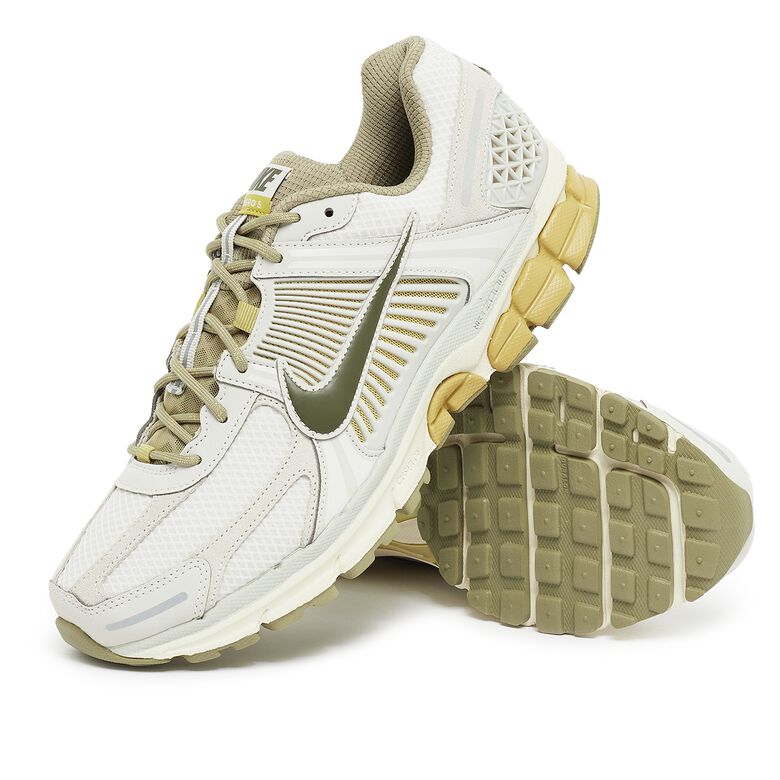 NIKE Wmns Zoom Vomero 5 