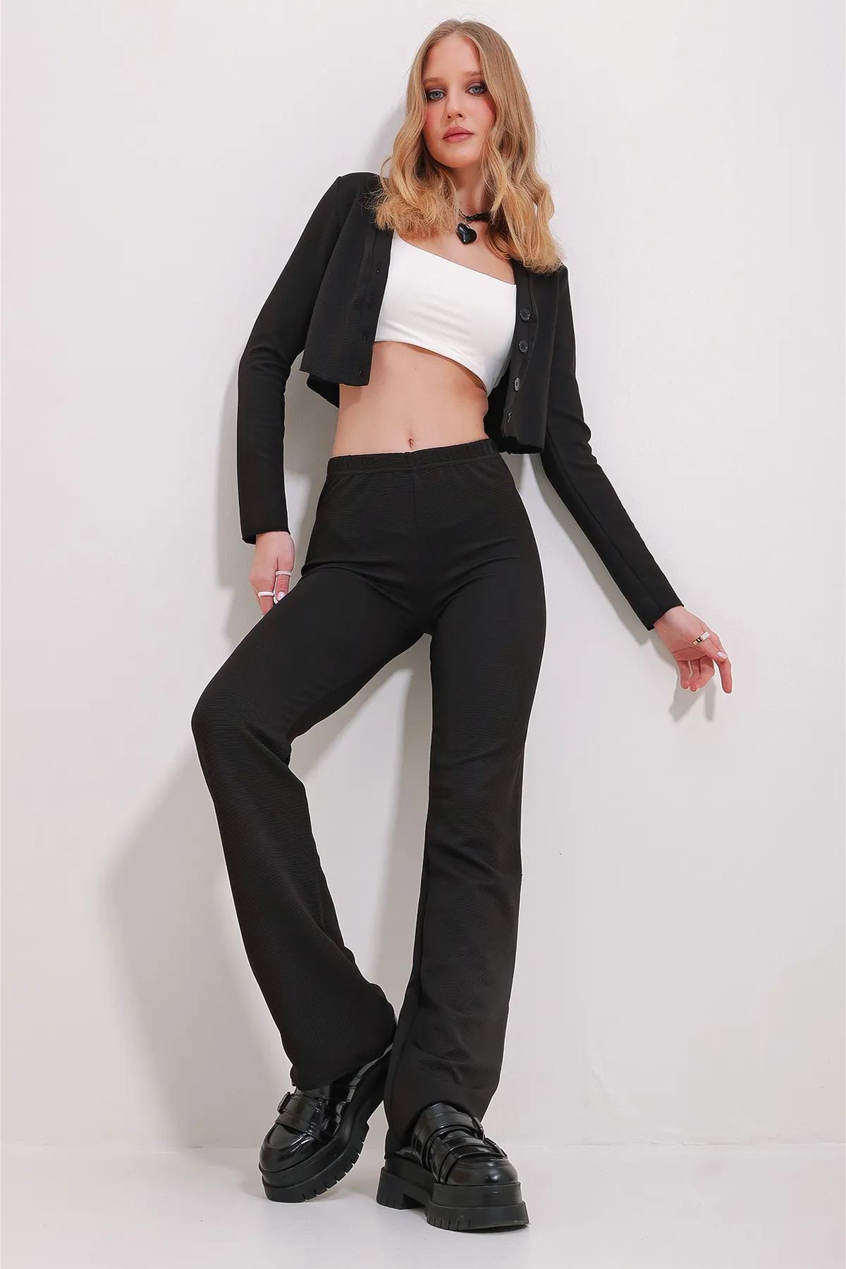 Trend Alaçatı Stili  Schwarzes Set aus Lycra-Strickjacke und Palazzo-Hose für Damen ALC-X11526