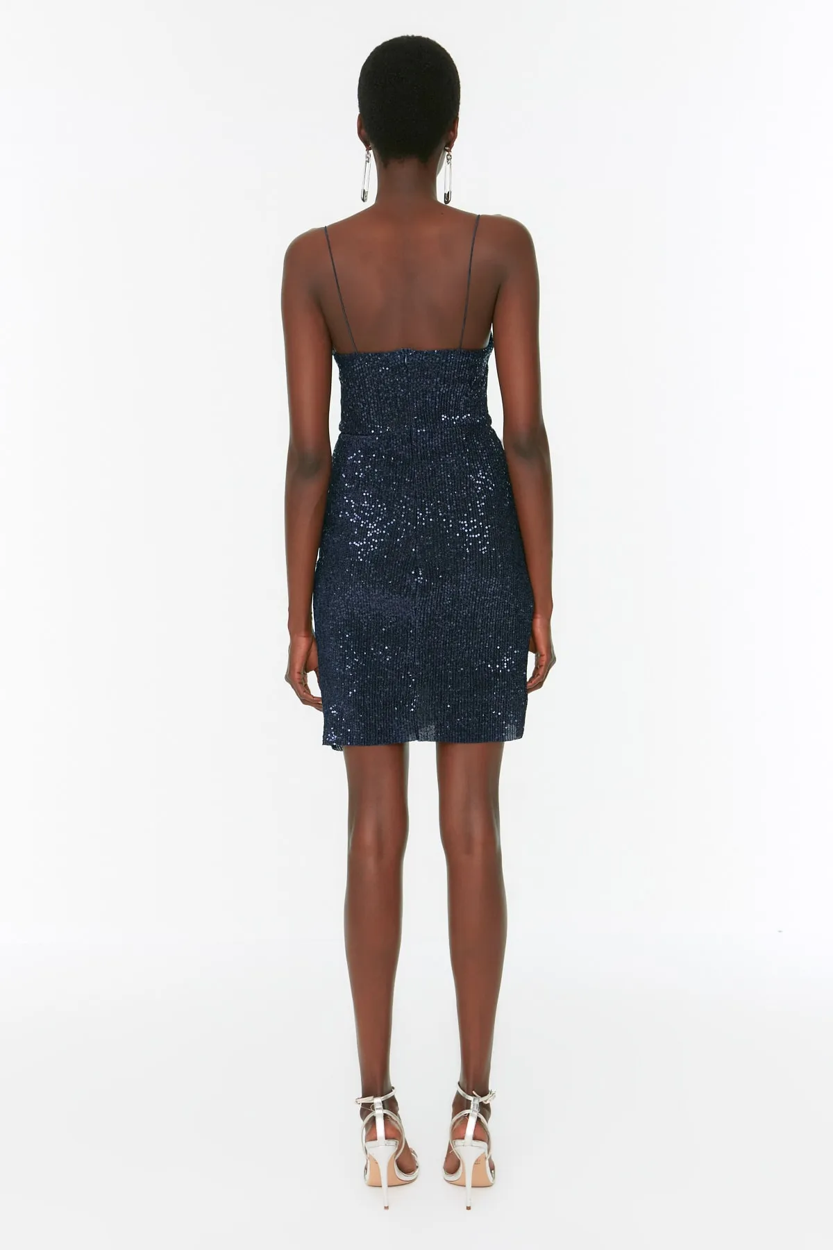 Trendyol Collection  Marineblaues, figurbetontes, gefüttertes Abendkleid mit glänzenden Pailletten TPRSS22EL2889