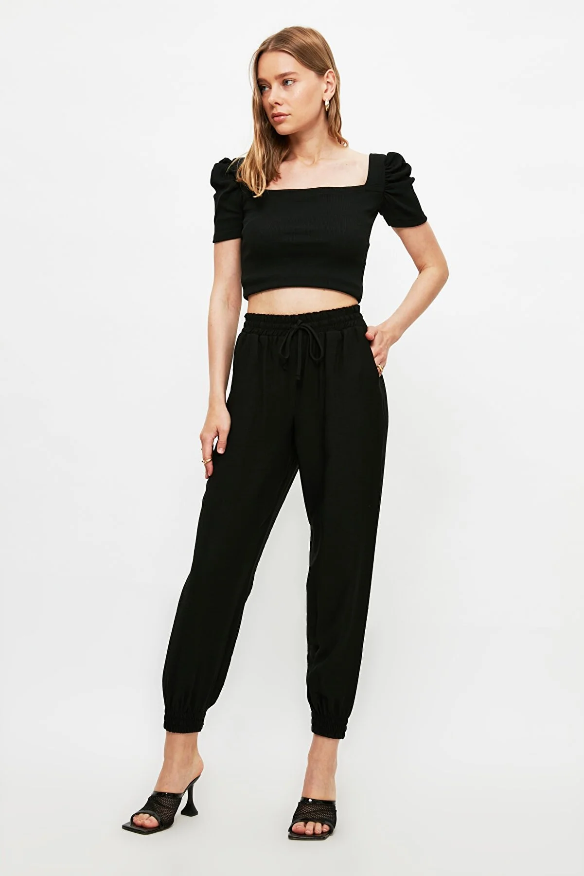 Trendyol Collection  Schwarze Jogger-Webhose mit elastischem Bund TWOSS20PL0129