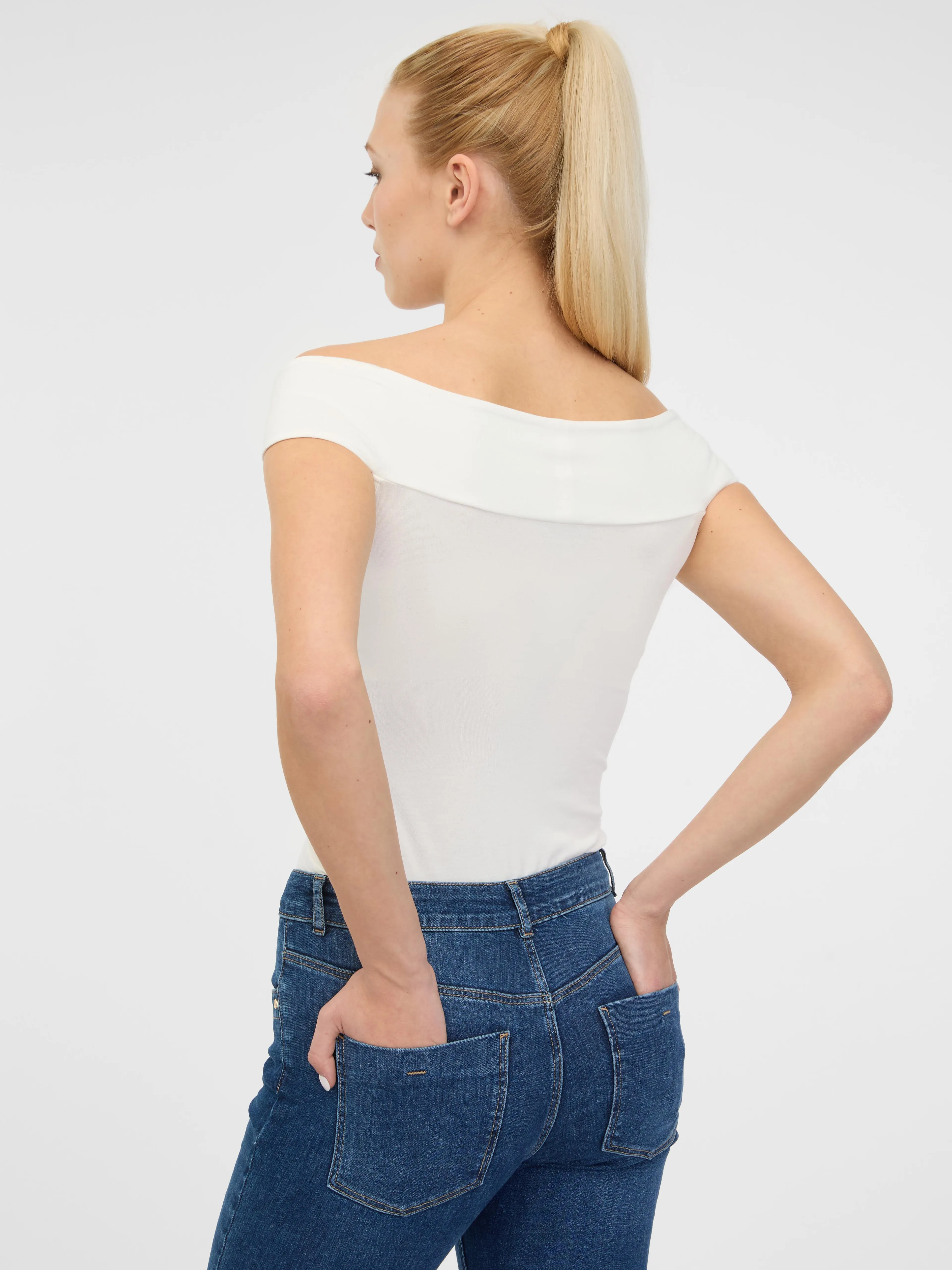 Cremefarbenes Damen-Kurzarm-T-Shirt mit Applikation ORSAY