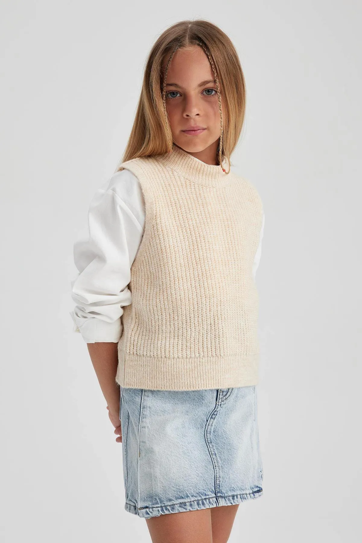 DeFacto  Mädchenpullover mit normaler Passform und Rundhalsausschnitt