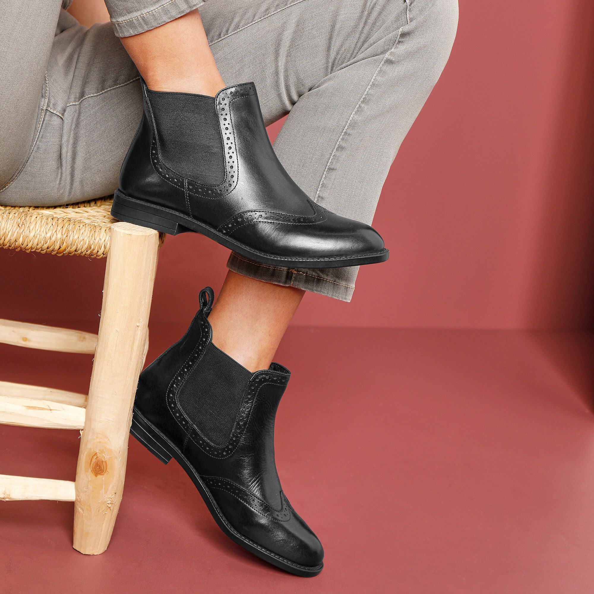 Boots perforées en cuir