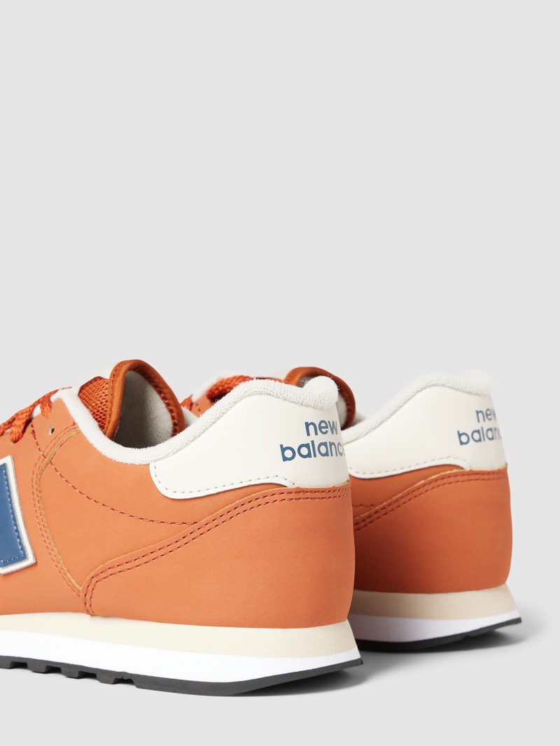 Sneaker mit Label-Detail in dunkel orange