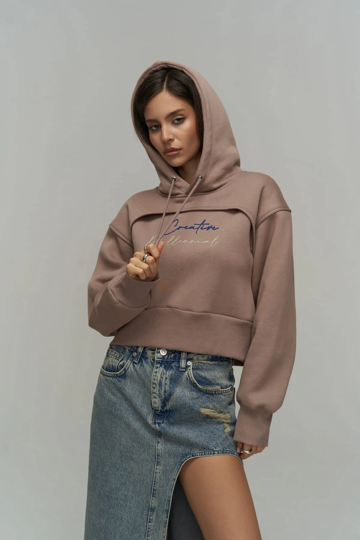 MAİ COLLECTİON  Kreatives Crop-Sweatshirt in Taupe