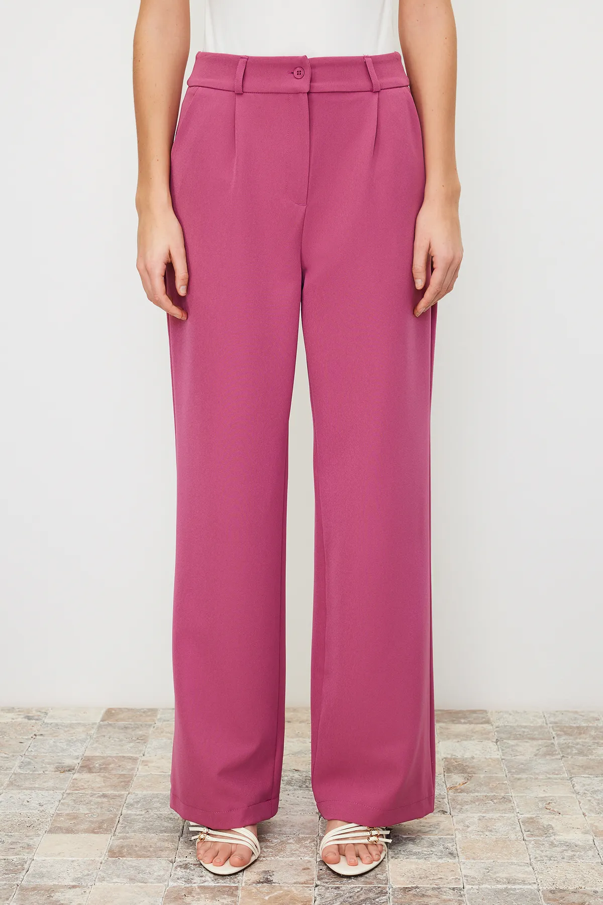 Trendyol Collection  Fuchsiafarbene, gewebte Hose mit hoher Taille und weitem Bein/Plissee mit weitem Bein TWOAW21PL0076