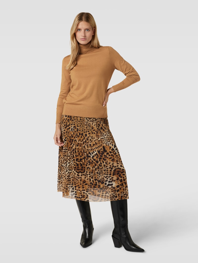 Rollkragenpullover aus Viskose-Mix mit gerippten Abschlüssen in camel