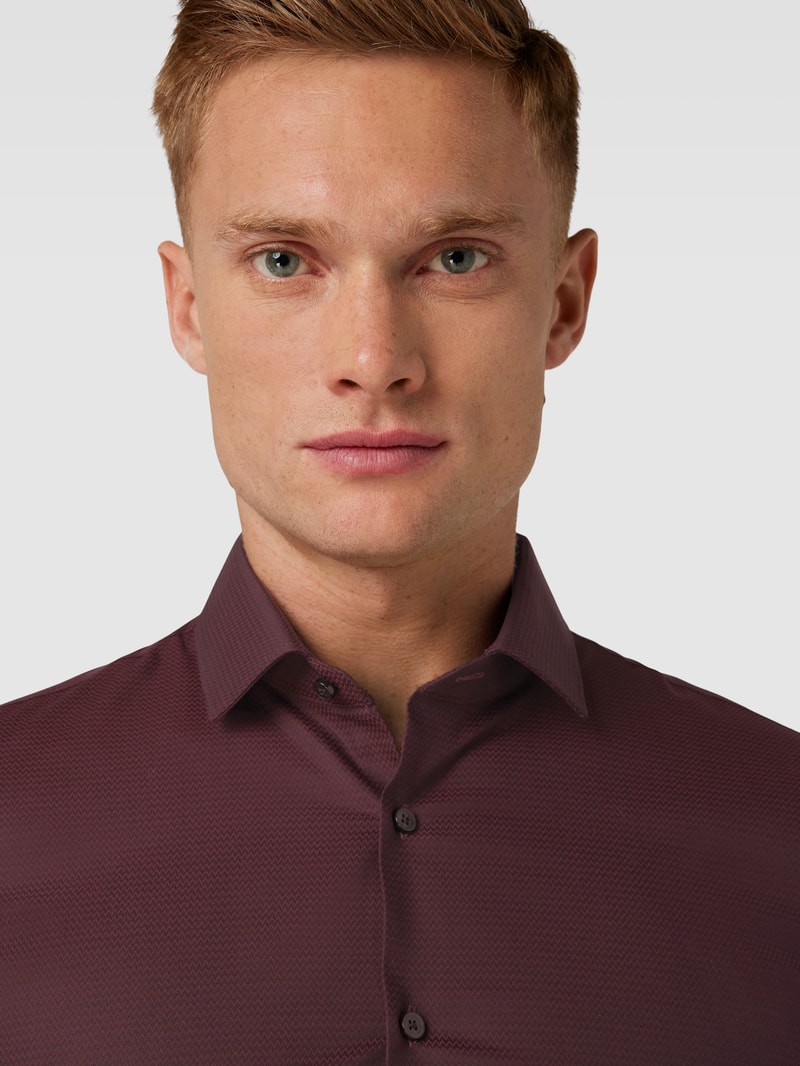 Super Slim Business-Hemd mit Kentkragen Modell in bordeaux rot