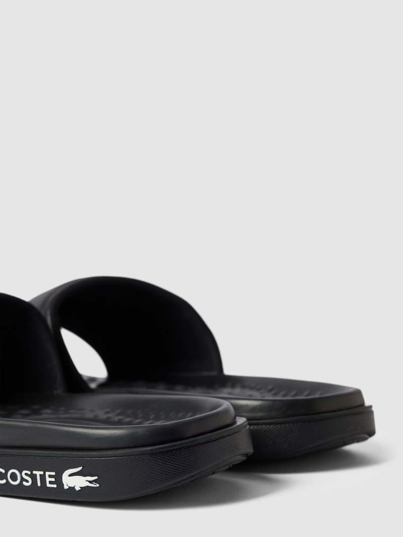 Slides mit Label-Applikation Modell 'Croco Dualiste' in schwarz