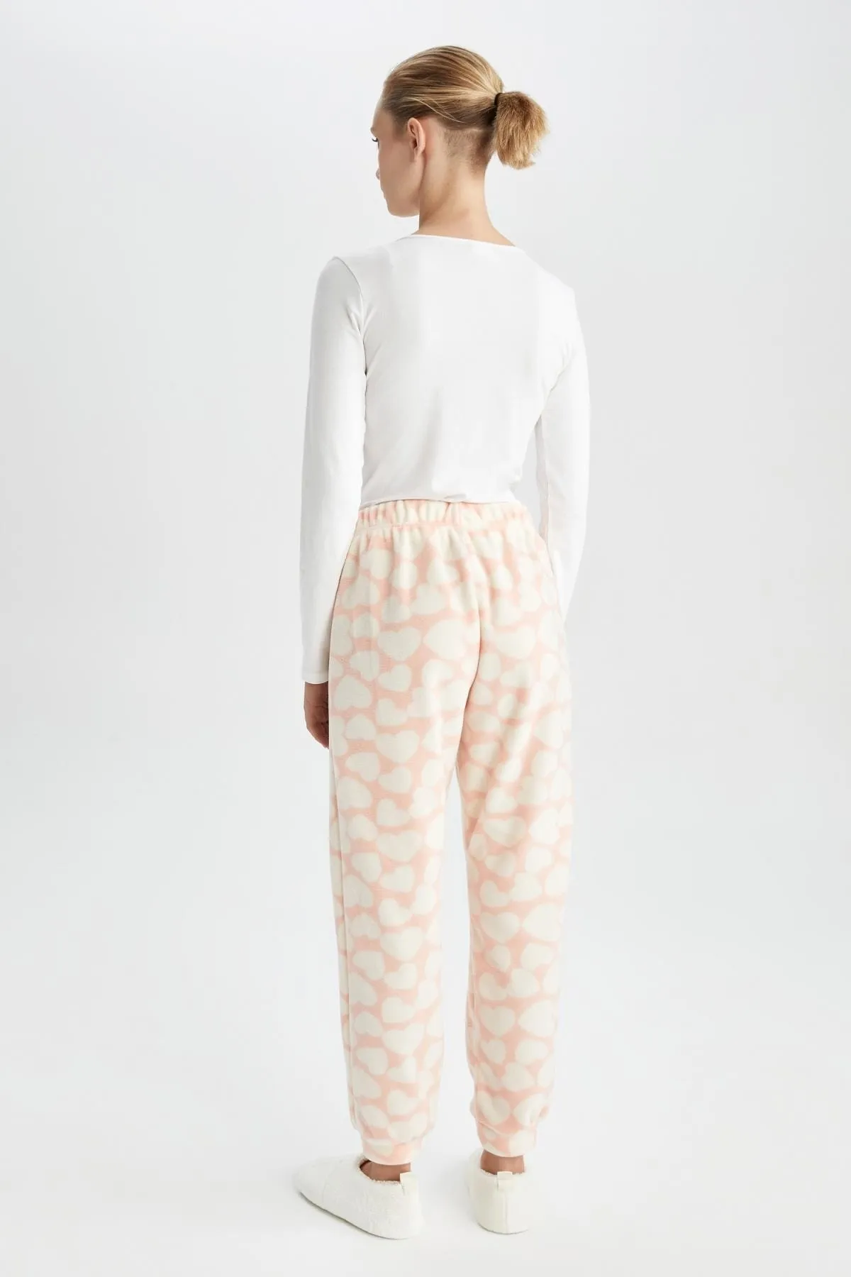 DeFacto  Fall In Love Polar-Pyjamahose mit normaler Passform und Herzmuster