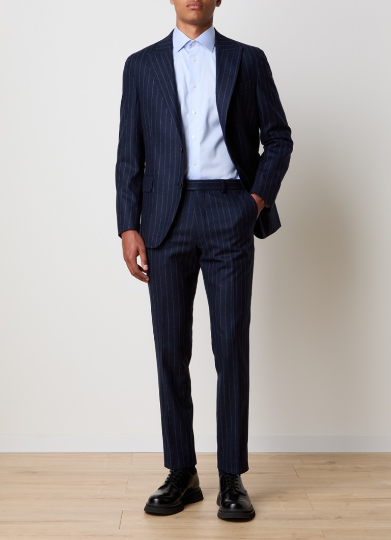 Pantaloni eleganți din lână cu dungi subțiri, de la Oscar Jacobson Denz.