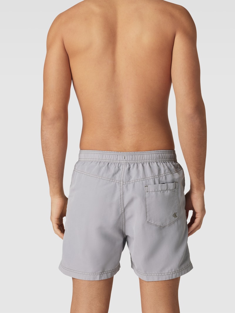 Badehose mit Label-Stitching in schlamm