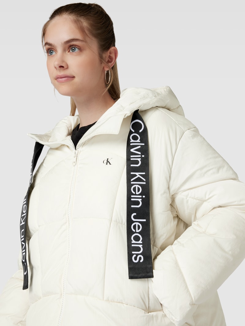 Steppjacke mit Label-Details in offwhite