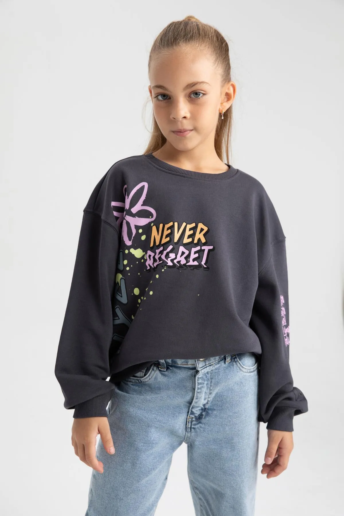 DeFacto  Mädchen-Sweatshirt mit normaler Passform und Rundhalsausschnitt