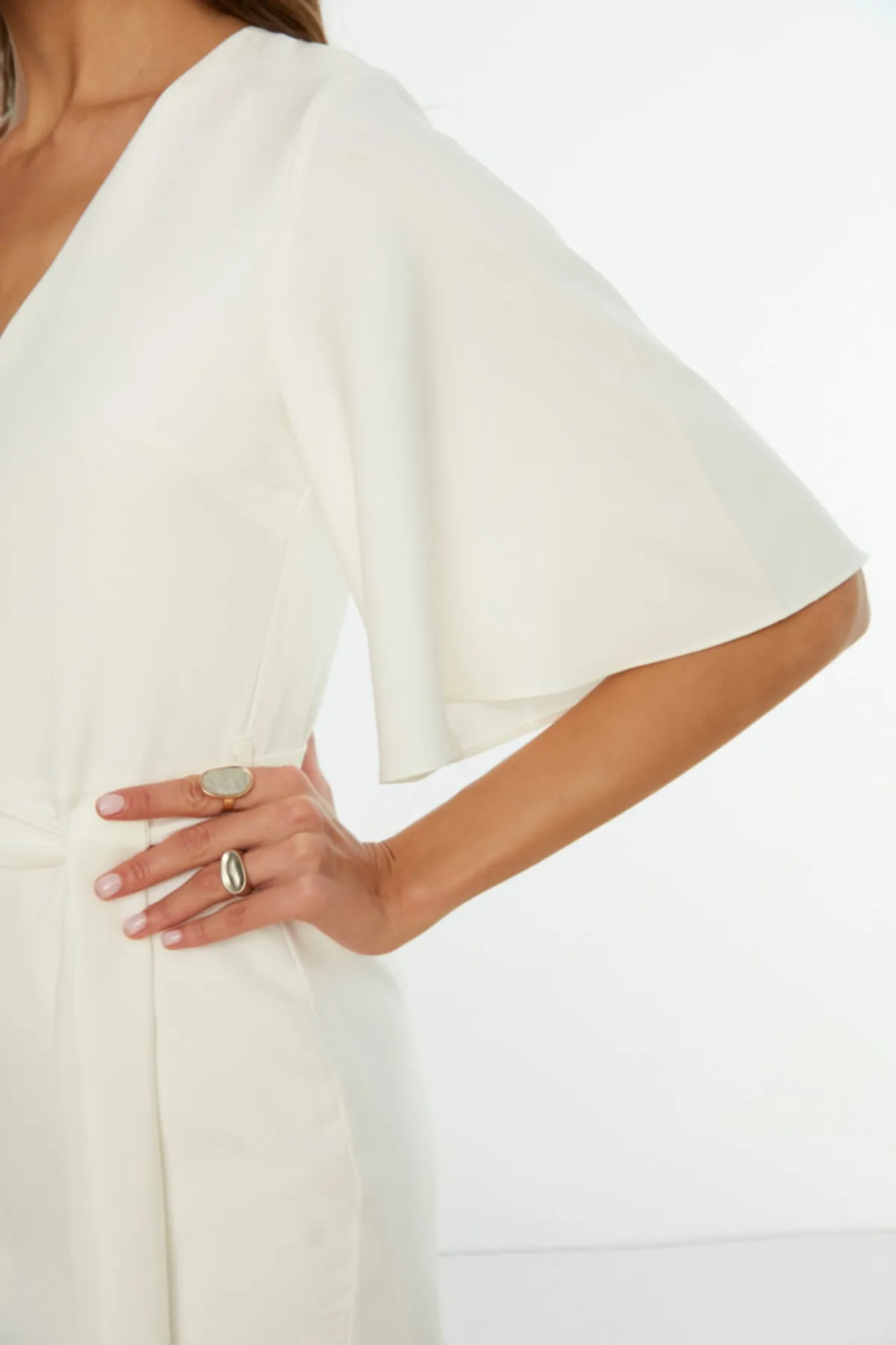 Trendyol Collection  Ecrufarbenes, gewebtes Kleid mit Gürtel TOFAW19BB0167