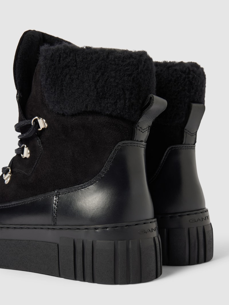 Boots mit Schnürverschluss Modell 'Snowmont' in schwarz