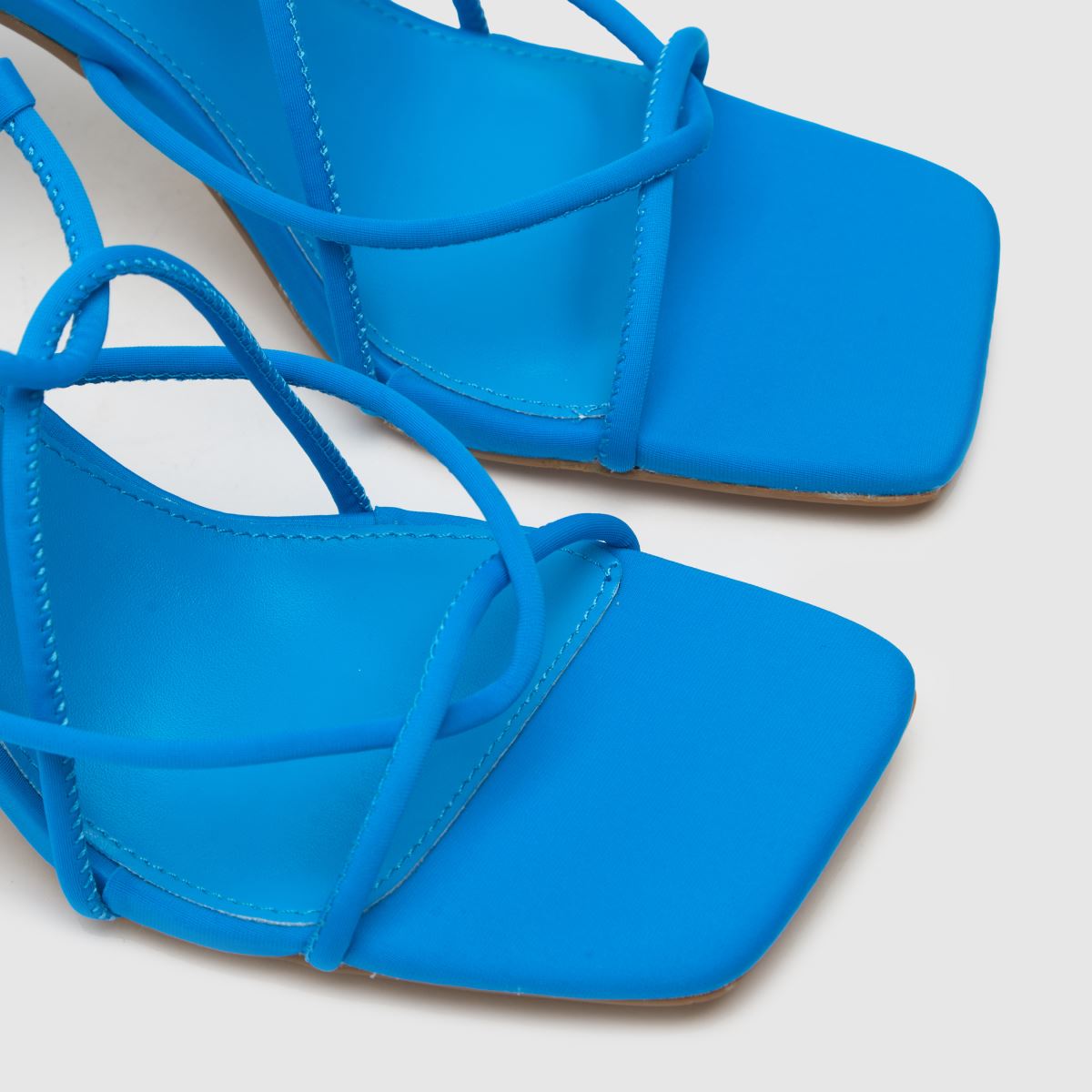 Schuh Sigrid pántos, szögletes orrú, kék színű magassarkú