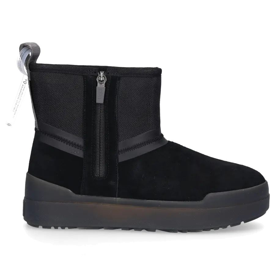 UGG - Stiefeletten CLASSIC TECH Gefüttert - schwarz