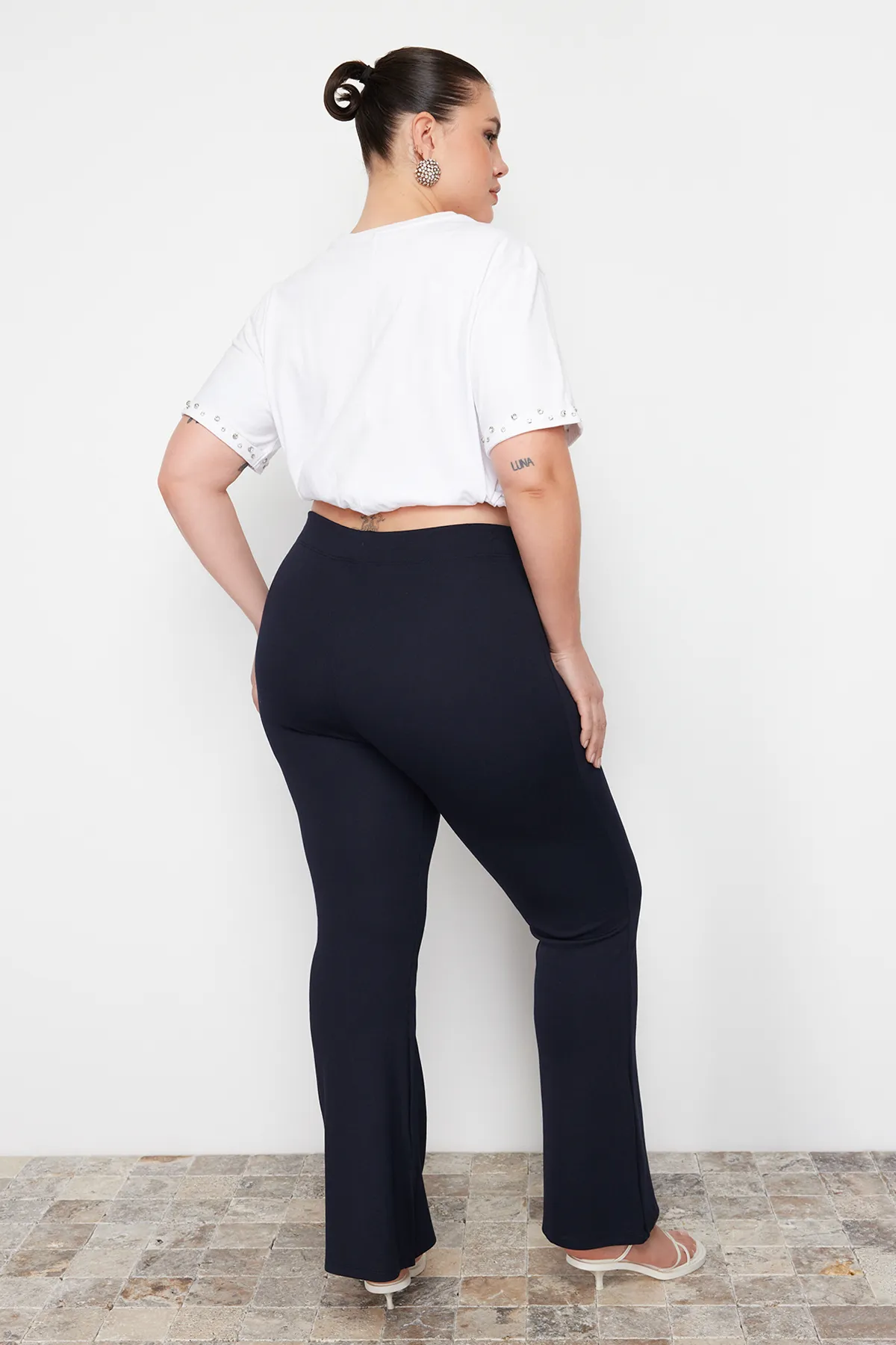 Trendyol Curve  Marineblaue spanische Strickhose mit hohem Bund und Schlitz und detailliertem Schnitt TBBAW23AR00002