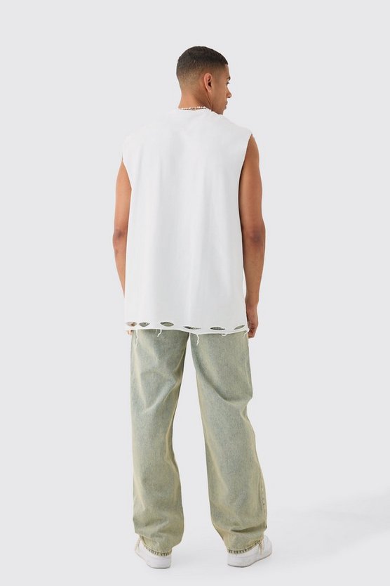 Lockere grüne Jeans mit Riss am Knie