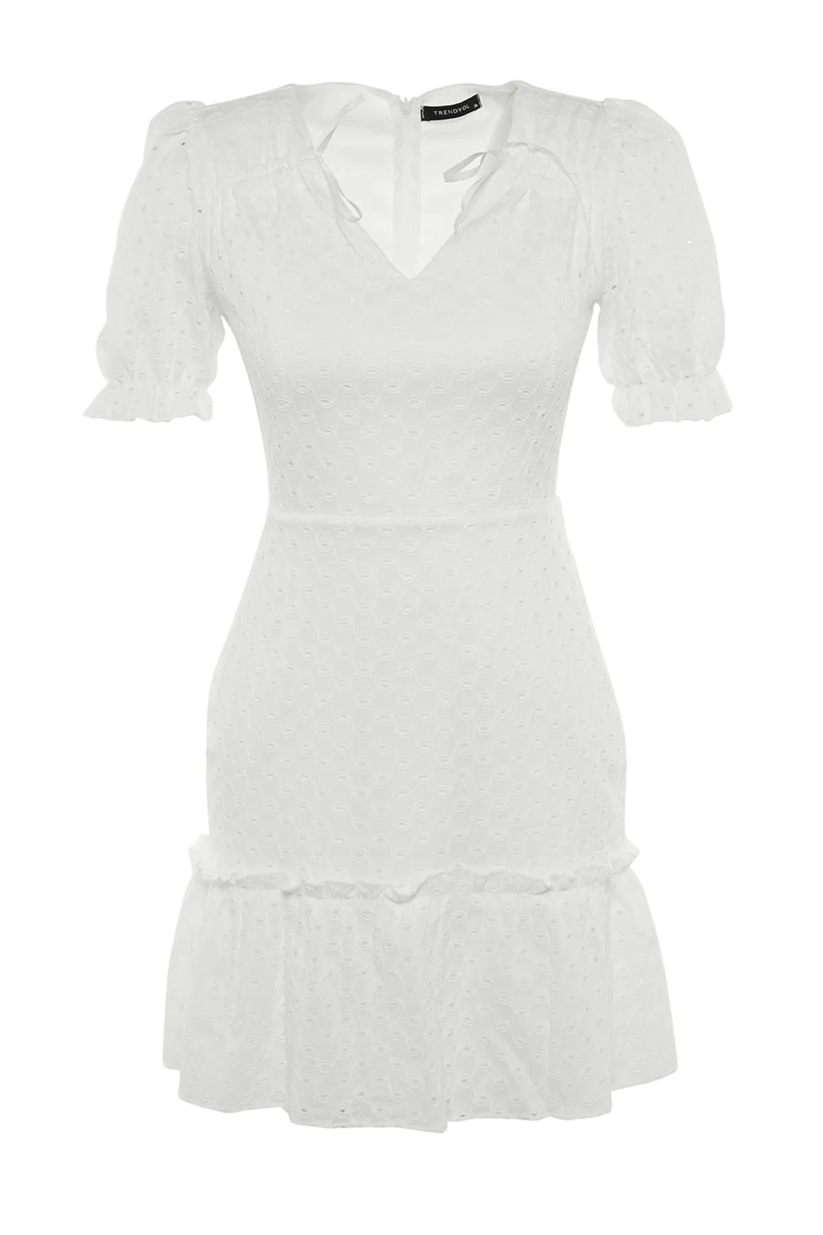 Trendyol Collection  Weißes, gewebtes Minikleid mit A-Linien-Ausschnitt und gefüttertem Ausschnitt TWOSS21EL2089