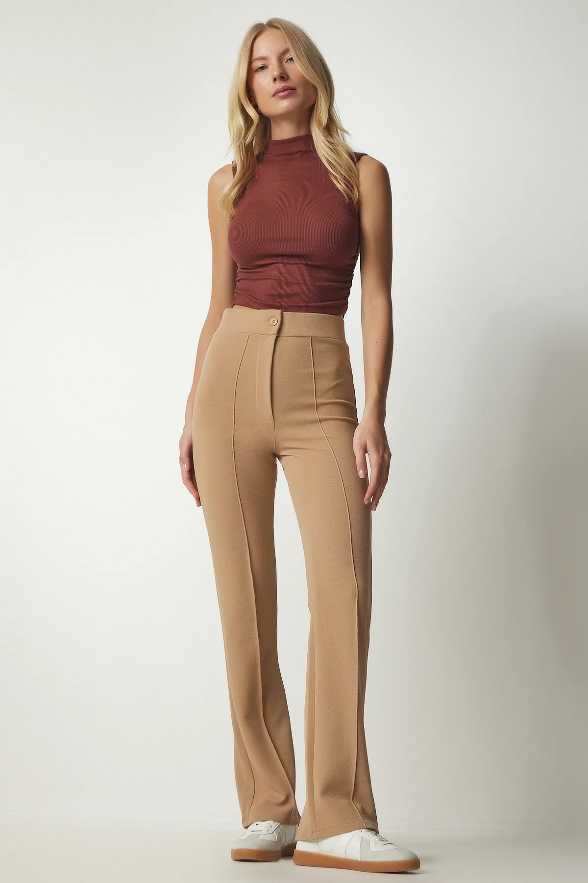 Happiness İstanbul  Kamelfarbene, bequeme Strickhose aus Lycra mit hohem Bund für Damen RV00090