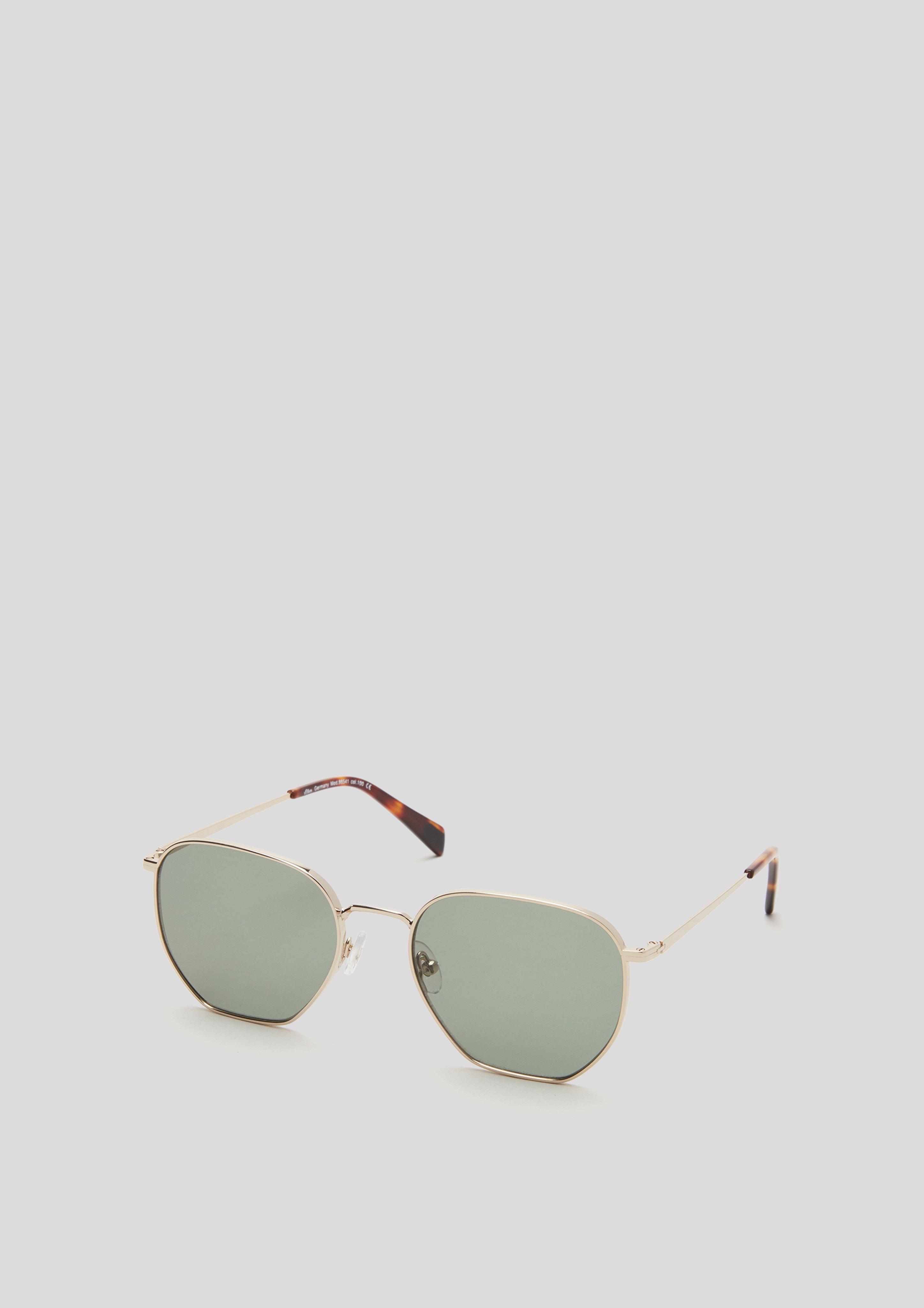 Sonnenbrille in modischer Form  143.120.141.98541-100