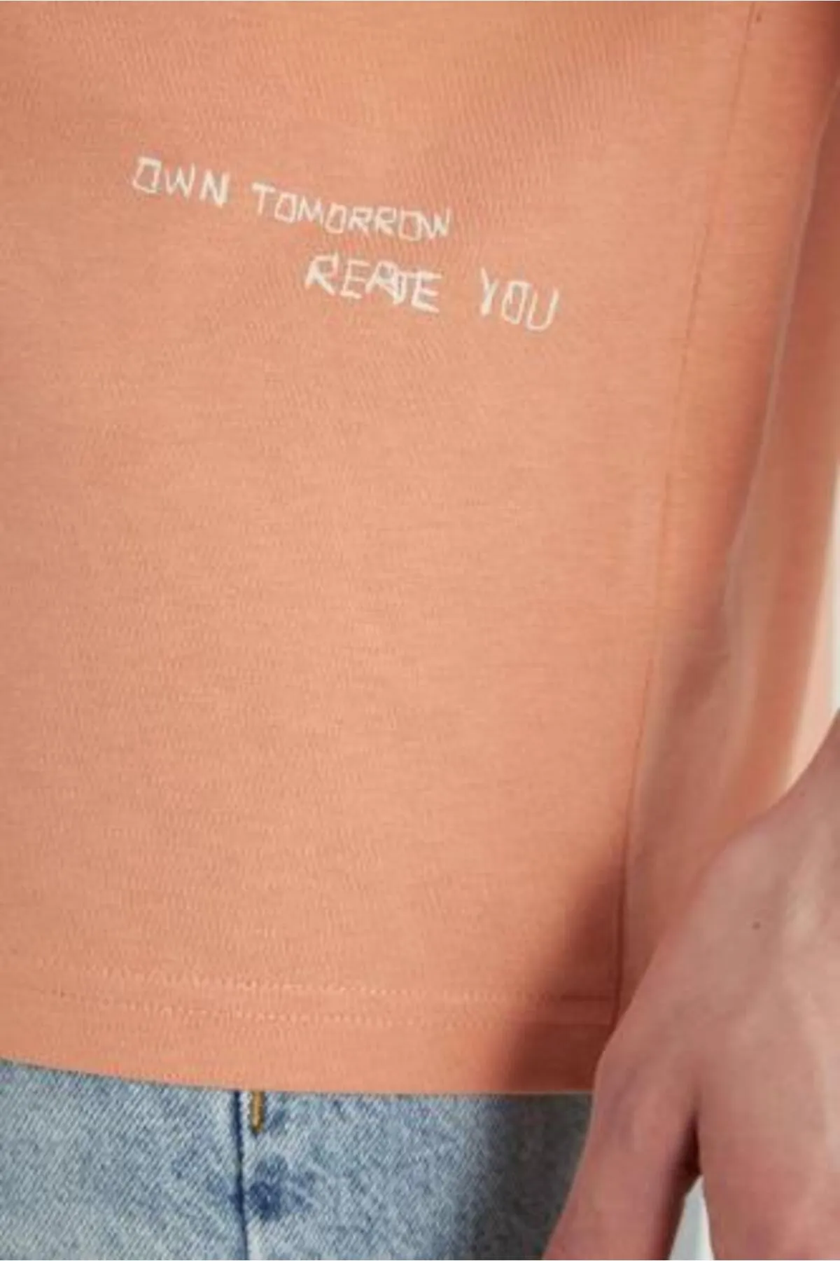 DeFacto  Kurzarm-T-Shirt mit Oversize-Passform und bedrucktem Rücken, Rundhalsausschnitt und bedrucktem Rücken B4646ax24sp